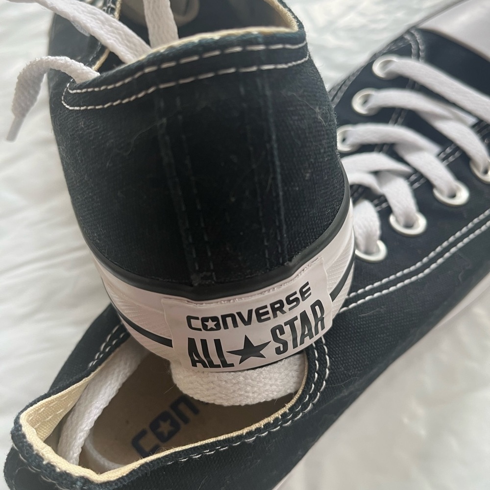 Converse Womens size 8 - Picture 3 of 4